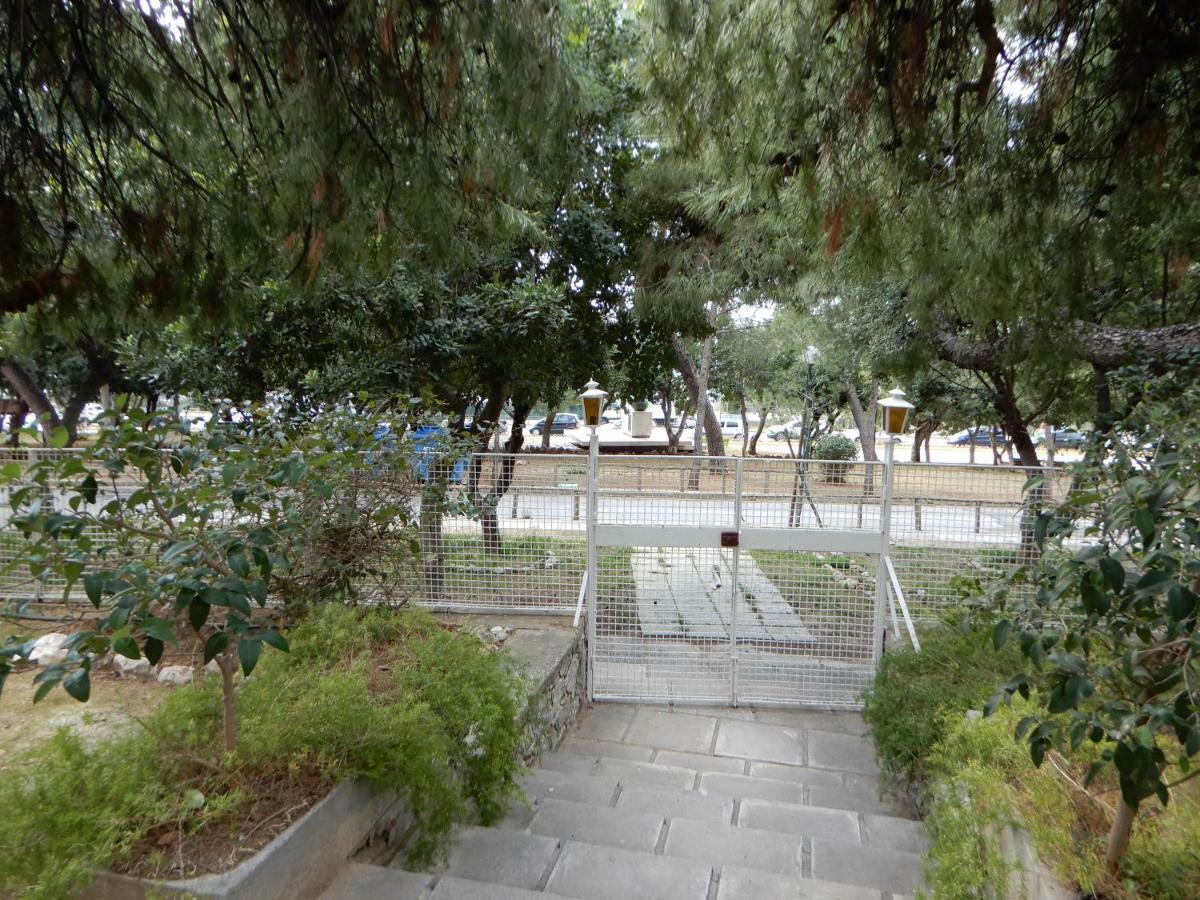 Comfortable Garden Apt Near Vouliagmeni Beach Ateny Zewnętrze zdjęcie
